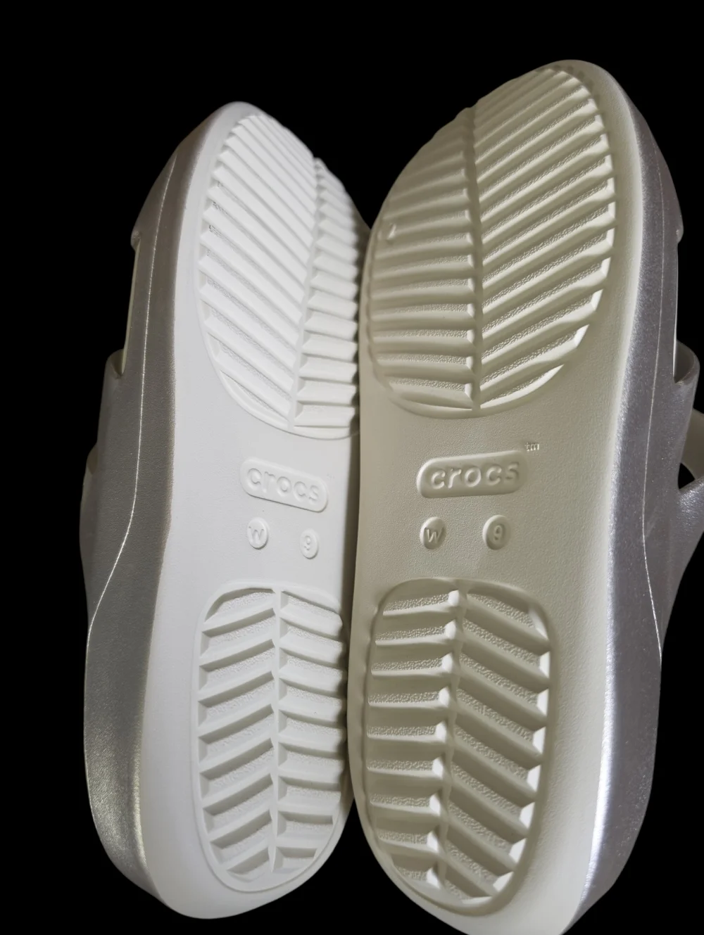 CROCS Women's Free Feel Metallic Champagne Triple-Strap Slide Sandals NWT Size 9 - Picture 4 of 8